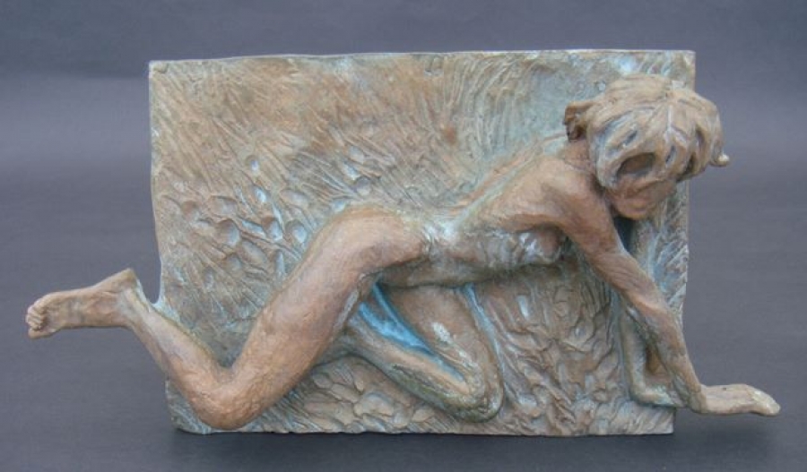 Bas-relief Manon édité par "Sur la pointe du pinceau"